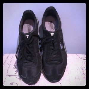 Women’s puma sneakers